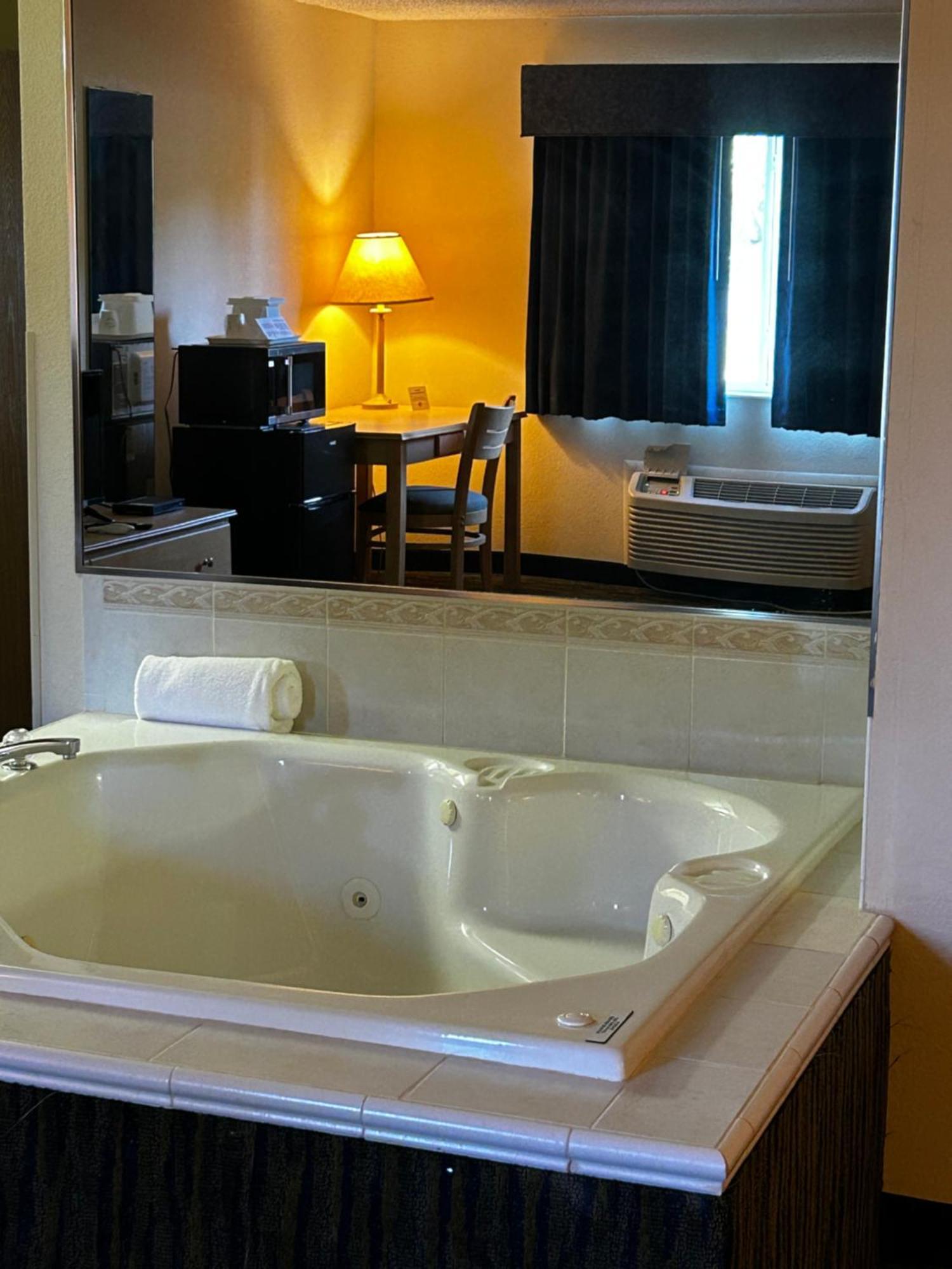 Ameristay Inn & Suites Waverly Dış mekan fotoğraf